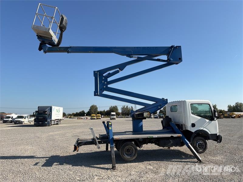 Nissan Socage DA320 19 m on Nissan NT400 Bucket Truck Autoplošiny