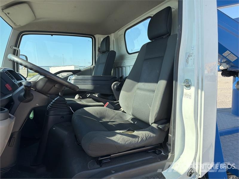 Nissan Socage DA320 19 m on Nissan NT400 Bucket Truck Autoplošiny