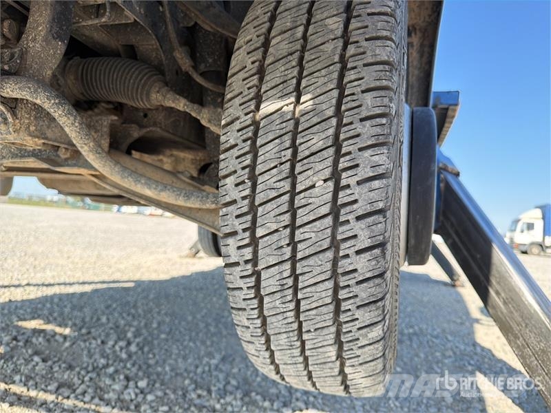 Nissan Socage DA320 19 m on Nissan NT400 Bucket Truck Autoplošiny