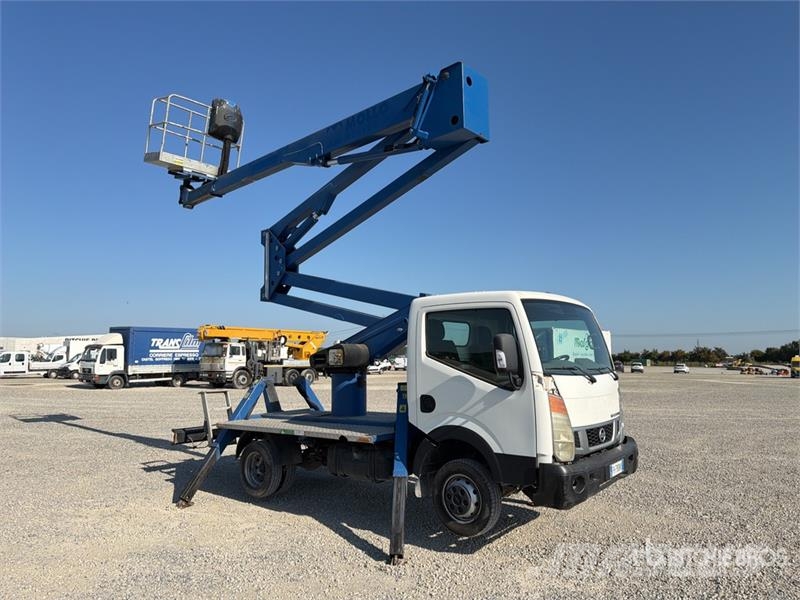 Nissan Socage DA320 19 m on Nissan NT400 Bucket Truck Autoplošiny