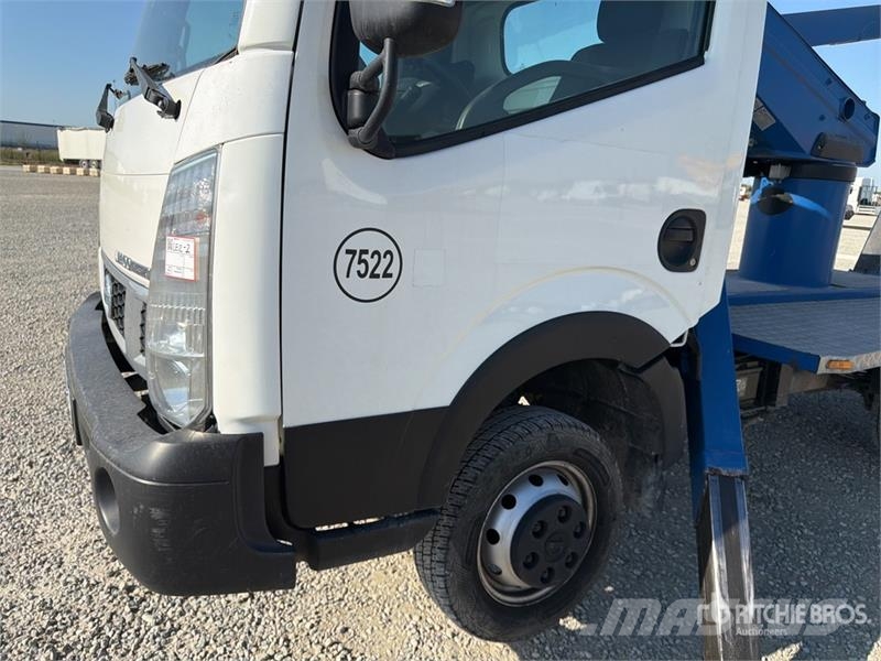 Nissan Socage DA320 19 m on Nissan NT400 Bucket Truck Autoplošiny