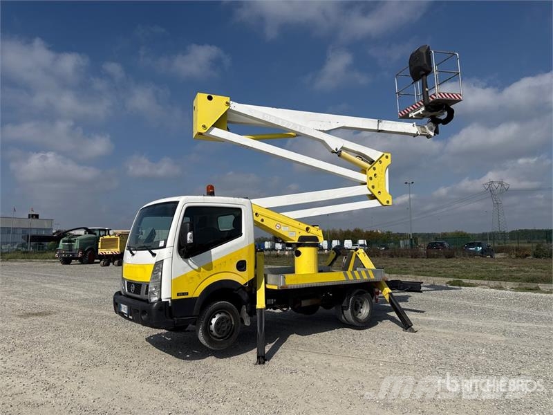Nissan Socage DA320 20 m on Nissan Cabstar 35.12 Bucket T Avtokošare