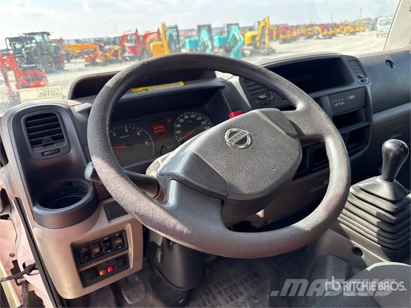 Nissan Socage DA320 20 m on Nissan Cabstar 35.12 Bucket T Avtokošare