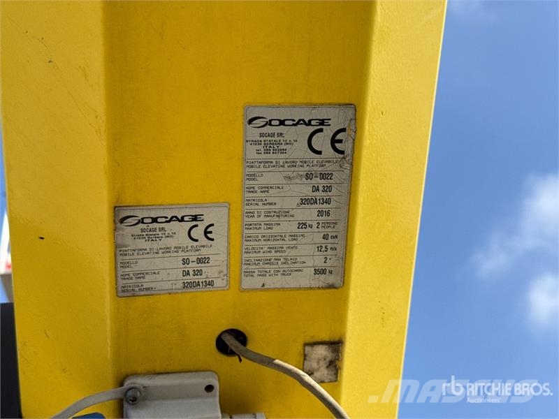 Nissan Socage DA320 20 m on Nissan Cabstar 35.12 Bucket T Avtokošare