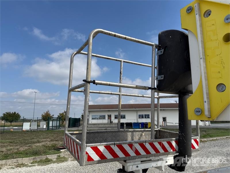 Nissan Socage DA320 20 m on Nissan Cabstar 35.12 Bucket T Avtokošare