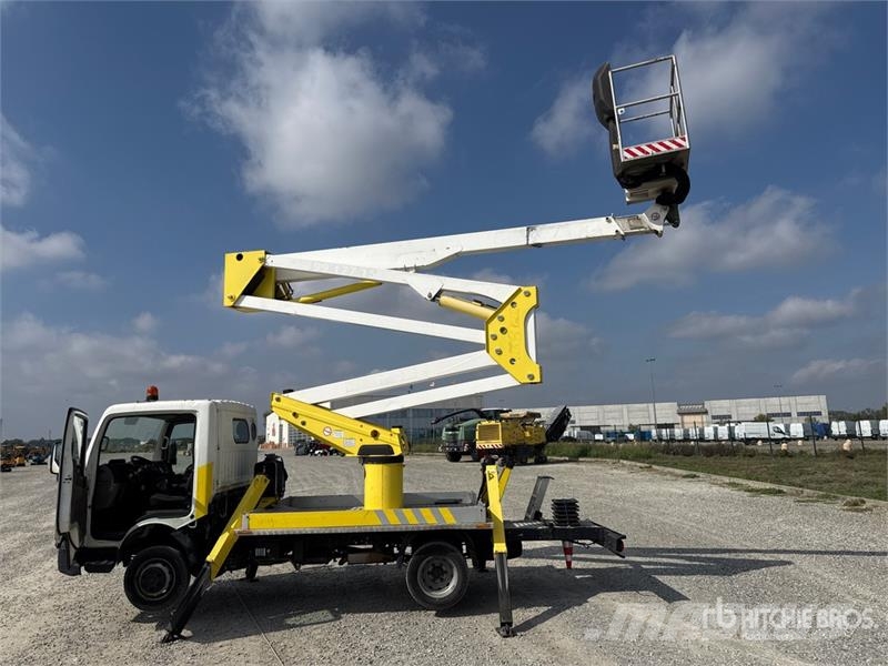 Nissan Socage DA320 20 m on Nissan Cabstar 35.12 Bucket T Avtokošare