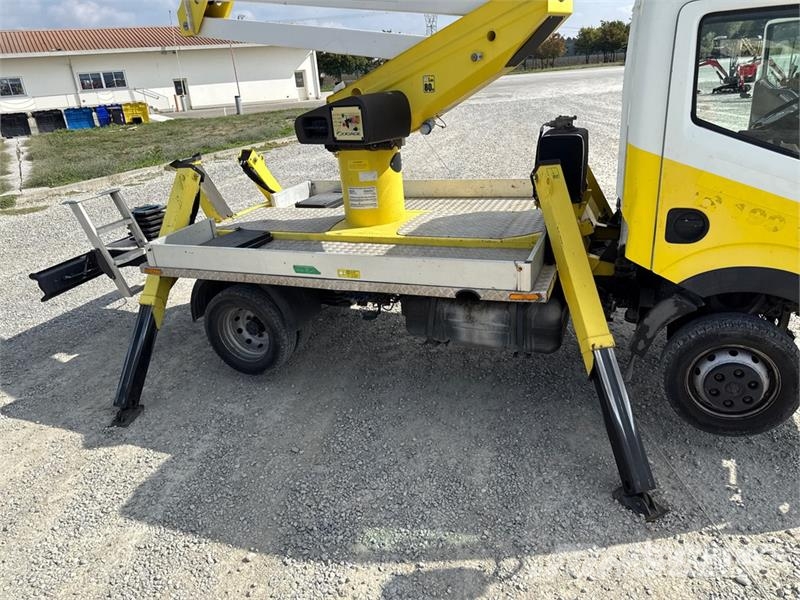 Nissan Socage DA320 20 m on Nissan Cabstar 35.12 Bucket T Avtokošare
