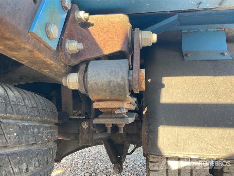 Nissan T318 on Nissan Cabstar 35.12 4x2 Bucket Truck Avtokošare