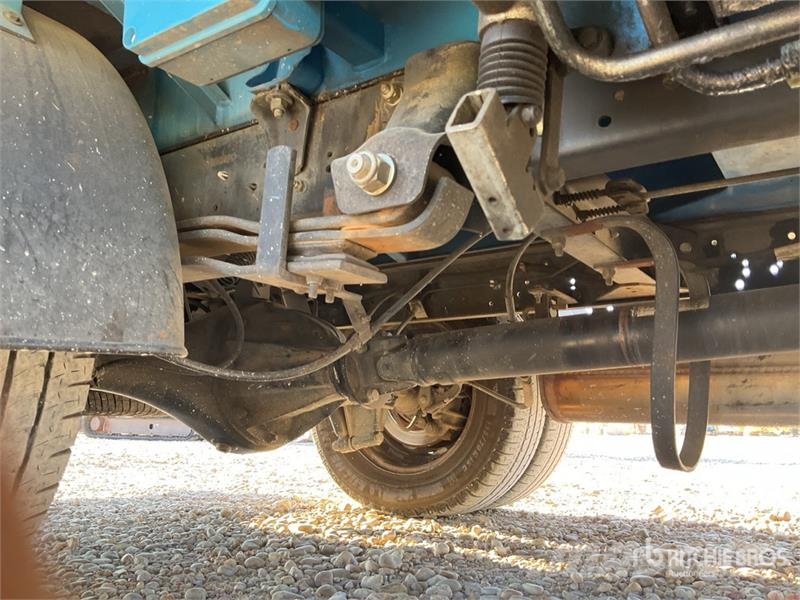 Nissan T318 on Nissan Cabstar 35.12 4x2 Bucket Truck Avtokošare