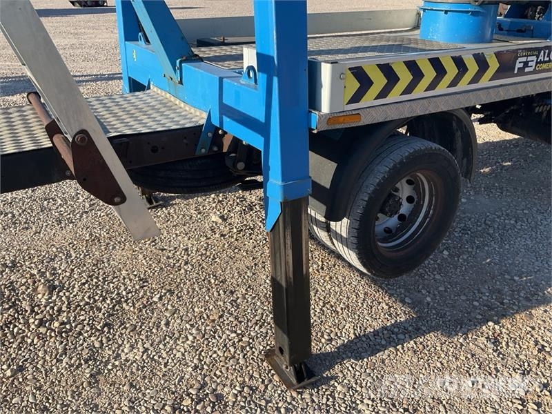 Nissan T318 on Nissan Cabstar 35.12 4x2 Bucket Truck Avtokošare
