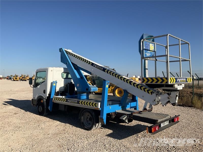 Nissan T318 on Nissan Cabstar 35.12 4x2 Bucket Truck Avtokošare