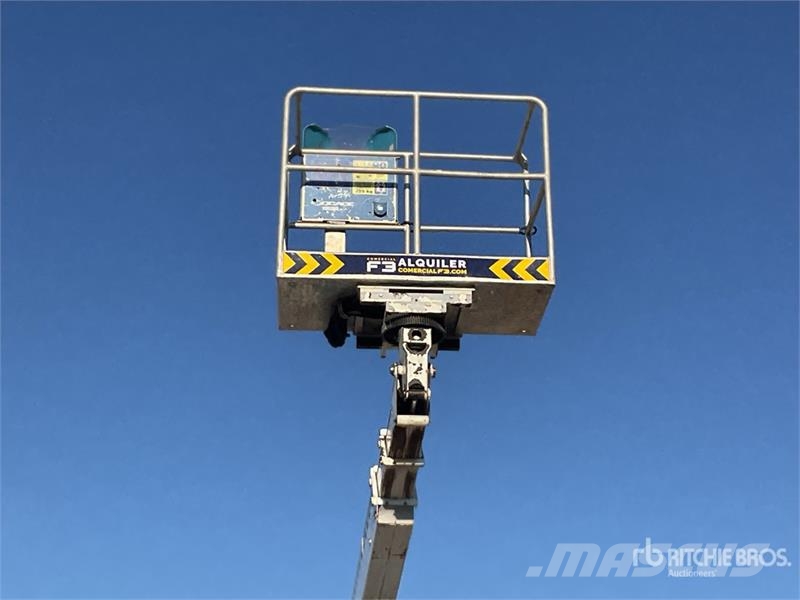 Nissan T318 on Nissan Cabstar 35.12 4x2 Bucket Truck Avtokošare