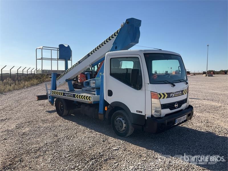 Nissan T318 on Nissan Cabstar 35.12 4x2 Bucket Truck Avtokošare