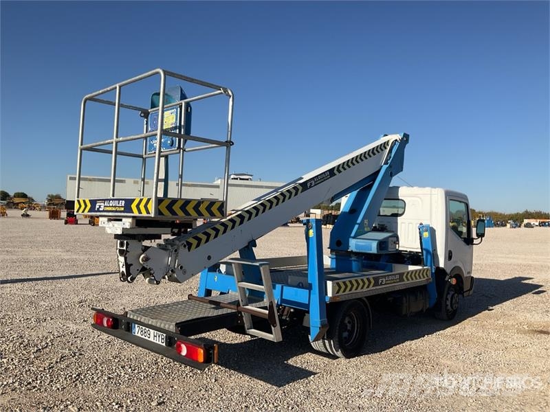Nissan T318 on Nissan Cabstar 35.12 4x2 Bucket Truck Avtokošare