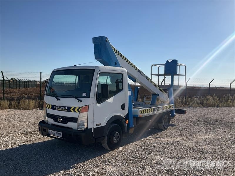 Nissan T318 on Nissan Cabstar 35.12 4x2 Bucket Truck Avtokošare