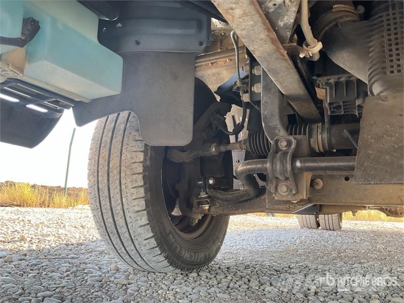 Nissan T318 on Nissan Cabstar 35.12 4x2 Bucket Truck Avtokošare