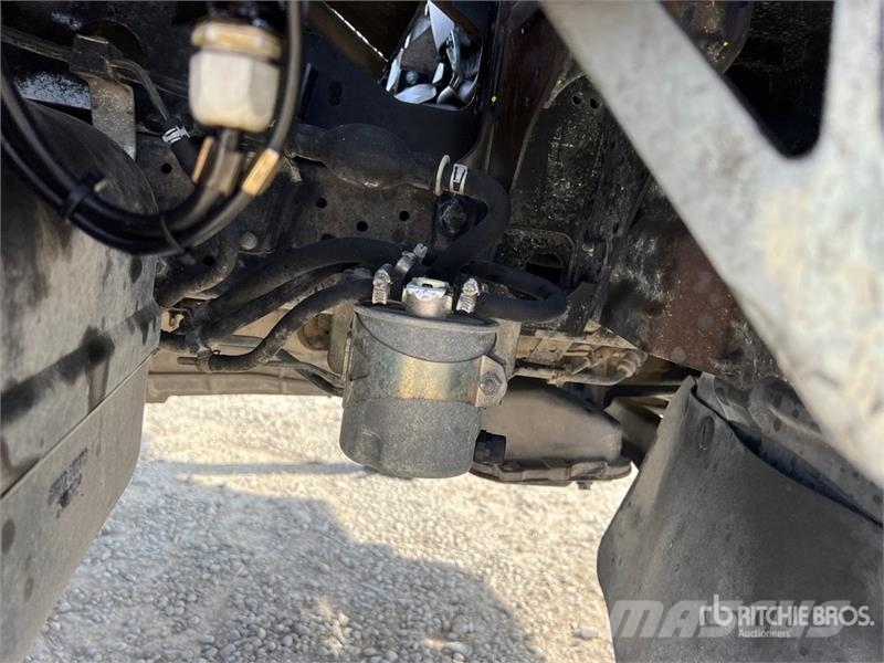Nissan Zed 20CH 20 m on  Nissan Cabstar 35 - 11 Bucket Tr Auto korvtõstukid