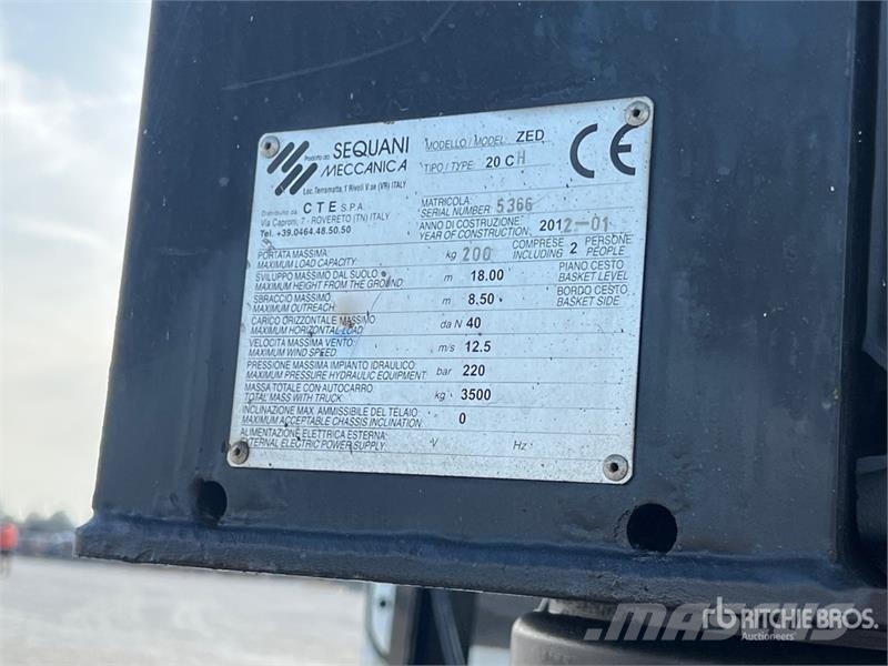Nissan Zed 20CH 20 m on  Nissan Cabstar 35 - 11 Bucket Tr Auto korvtõstukid