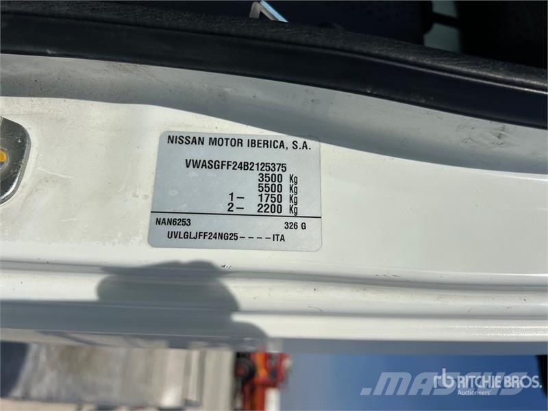 Nissan Zed 20CH 20 m on  Nissan Cabstar 35 - 11 Bucket Tr Auto korvtõstukid