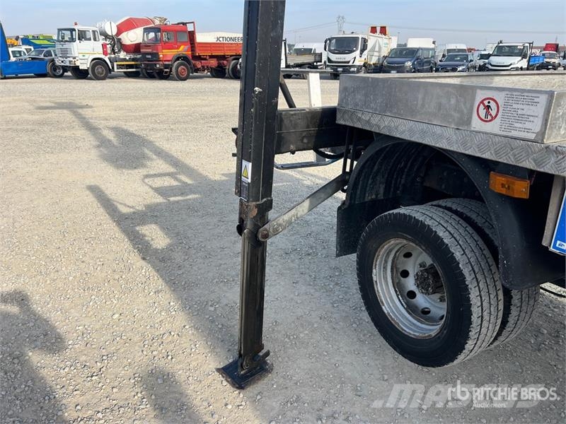 Nissan Zed 20CH 20 m on  Nissan Cabstar 35 - 11 Bucket Tr Auto korvtõstukid