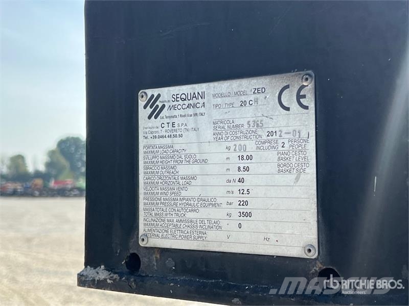 Nissan Zed 20CH 20 m on  Nissan Cabstar 35 - 11 Bucket Tr Auto korvtõstukid