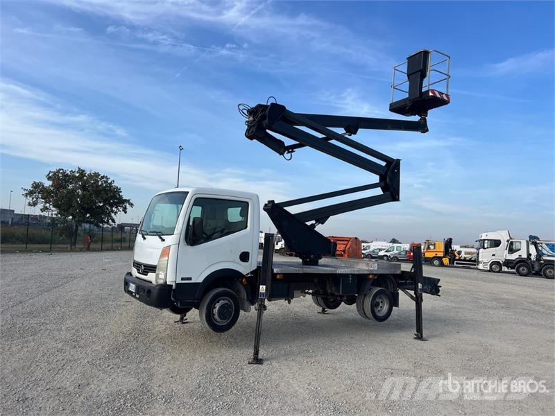 Nissan Zed 20CH 20 m on  Nissan Cabstar 35 - 11 Bucket Tr Auto korvtõstukid
