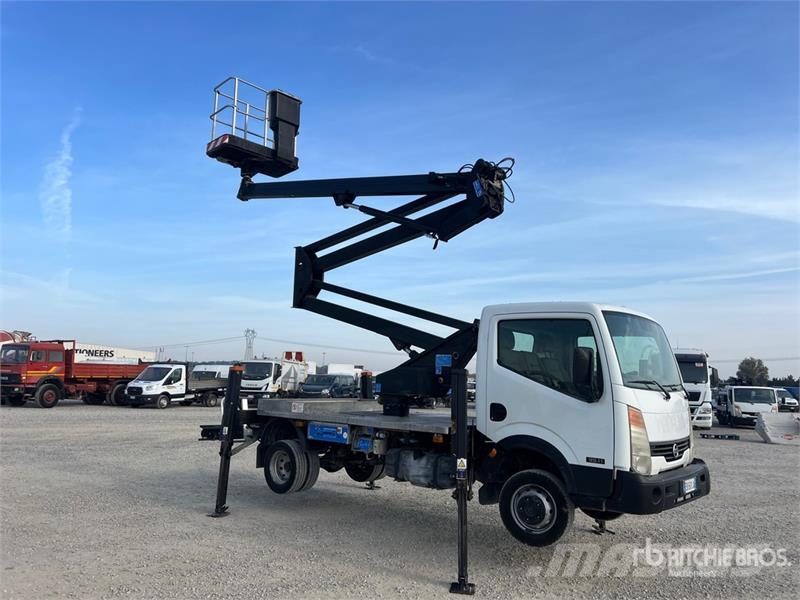 Nissan Zed 20CH 20 m on  Nissan Cabstar 35 - 11 Bucket Tr Auto korvtõstukid