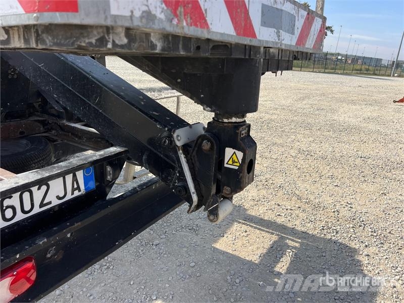 Nissan Zed 20CH 20 m on  Nissan Cabstar 35 - 11 Bucket Tr Auto korvtõstukid