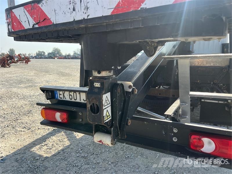 Nissan Zed 20CH 20 m on  Nissan Cabstar 35 - 11 Bucket Tr Auto korvtõstukid