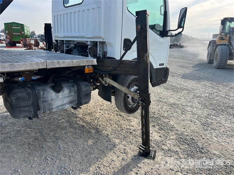 Nissan Zed 20CH 20 m on  Nissan Cabstar 35 - 11 Bucket Tr Auto korvtõstukid