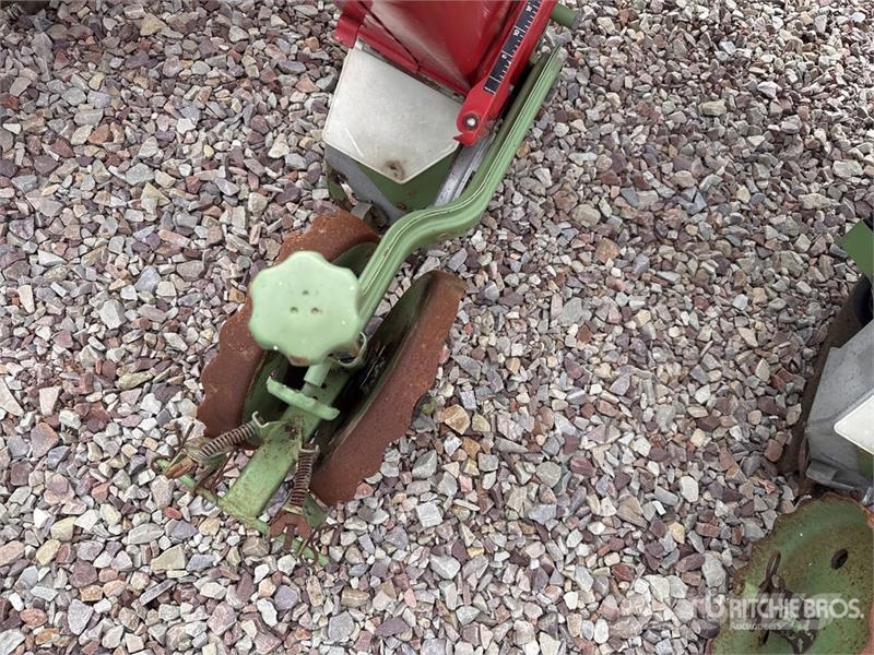Nodet Gougis PN II 3-Point Hitch Semoir A Mais Seeder Perforatoare