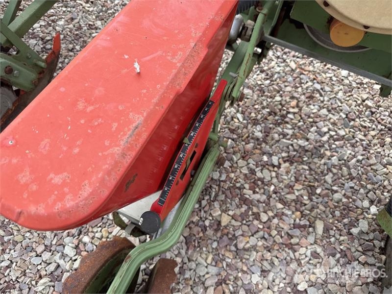 Nodet Gougis PN II 3-Point Hitch Semoir A Mais Seeder Perforatoare