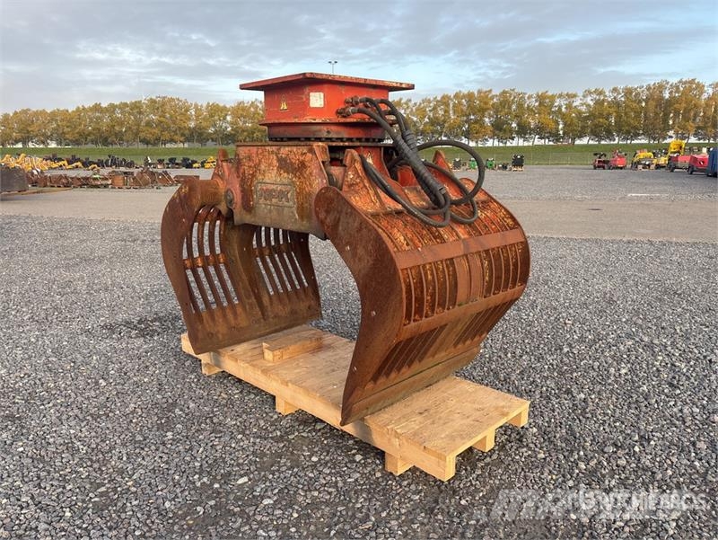 NPK D2500 Grapple Kourat