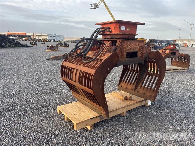 NPK D2500 Grapple Kourat