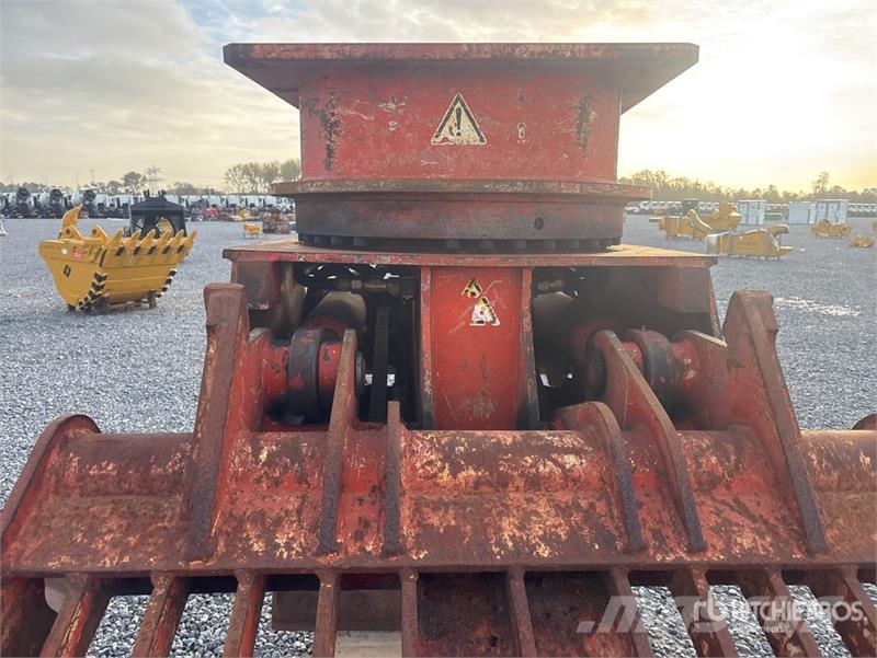 NPK D2500 Grapple Kourat