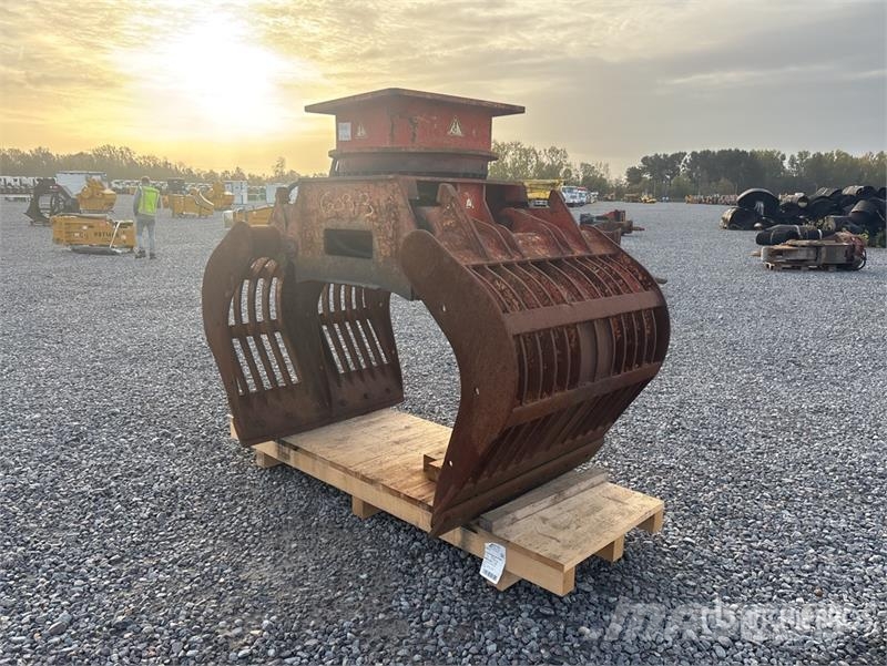 NPK D2500 Grapple Kourat