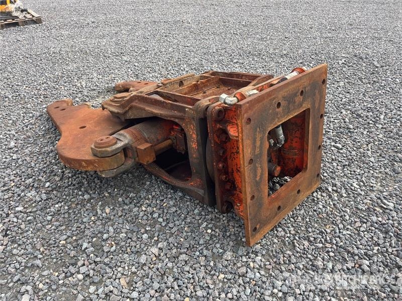 NPK S26X Rotating Concrete Crusher (Inoperable) Leikkurimurskaimet