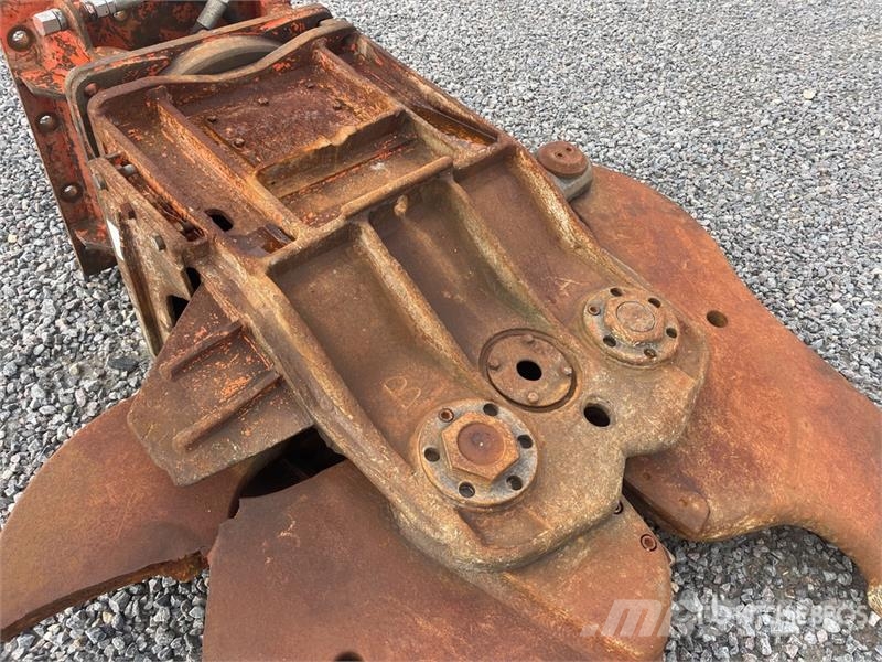 NPK S26X Rotating Concrete Crusher (Inoperable) Leikkurimurskaimet