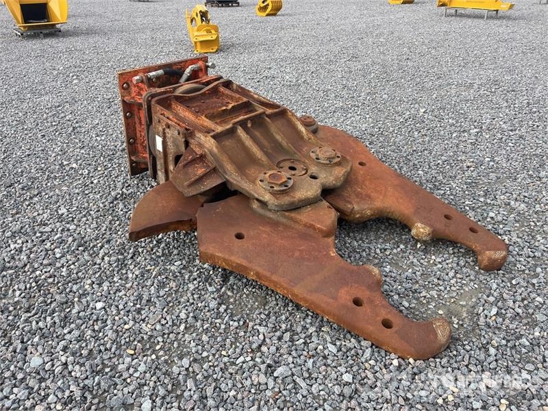 NPK S26X Rotating Concrete Crusher (Inoperable) Leikkurimurskaimet