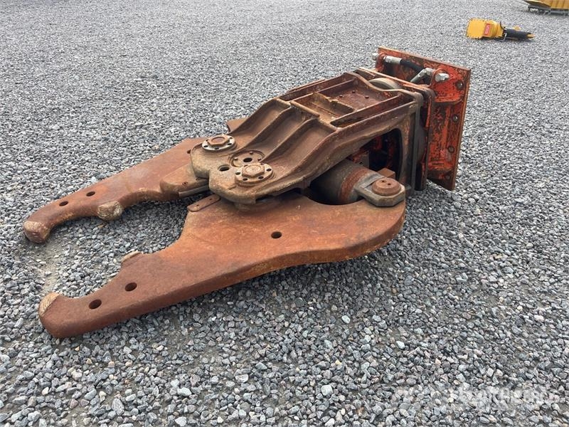 NPK S26X Rotating Concrete Crusher (Inoperable) Leikkurimurskaimet