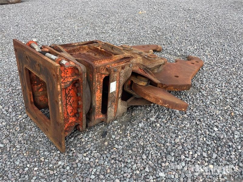 NPK S26X Rotating Concrete Crusher (Inoperable) Leikkurimurskaimet