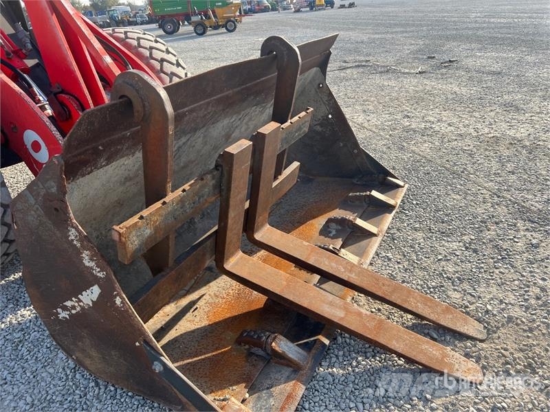 O&K L15.5 Wheel Loader Pale gommate