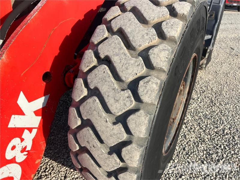 O&K L15.5 Wheel Loader Pale gommate