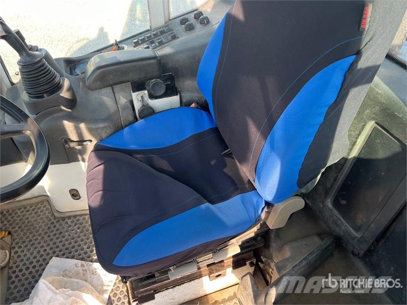 O&K L15.5 Wheel Loader Pale gommate