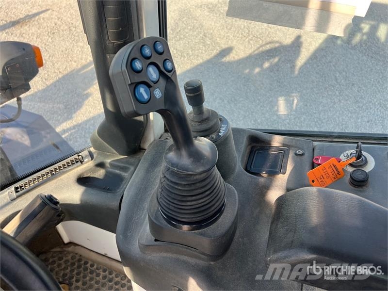 O&K L15.5 Wheel Loader Pale gommate