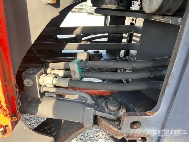 O&K L15.5 Wheel Loader Pale gommate