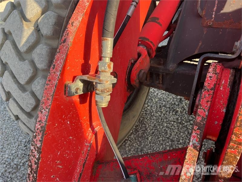 O&K L15.5 Wheel Loader Pale gommate