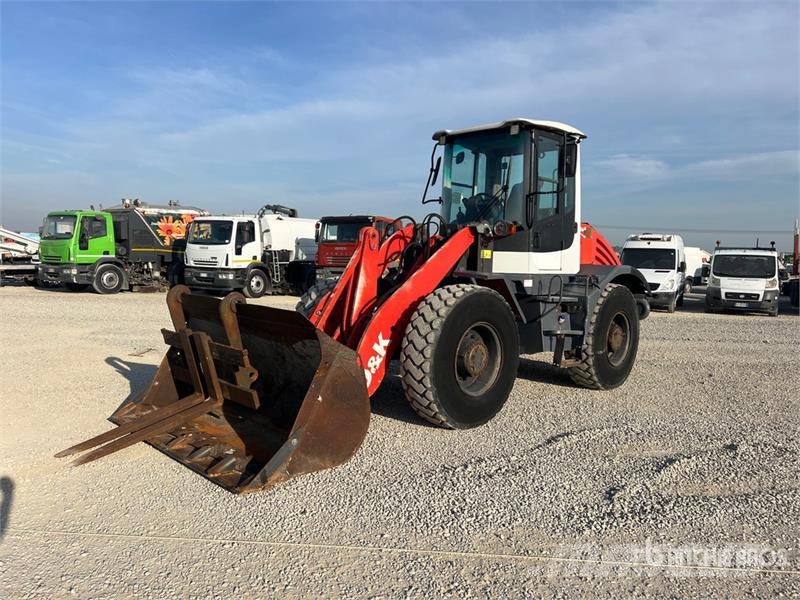 O&K L15.5 Wheel Loader Pale gommate