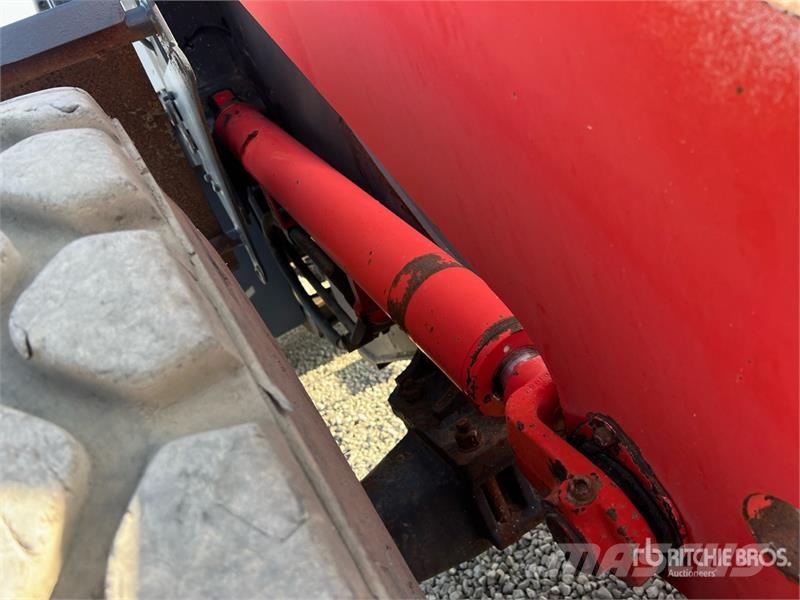 O&K L15.5 Wheel Loader Pale gommate