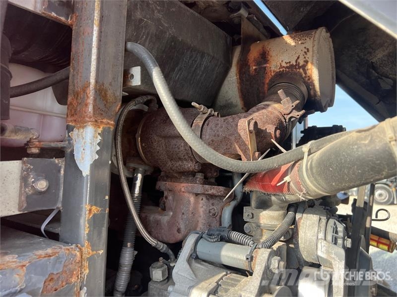 O&K L15.5 Wheel Loader Pale gommate